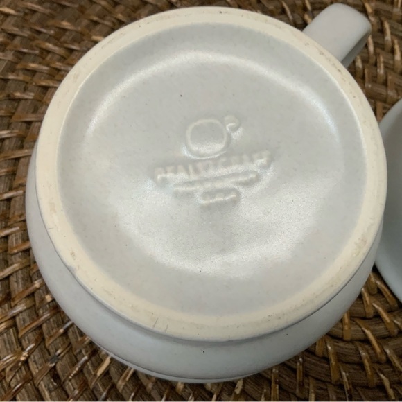 Vintage Pfaltzgraff Coffee Cups Ivory Blue Folk Art Stoneware Kitchen Ware 2 - Picture 7 of 13